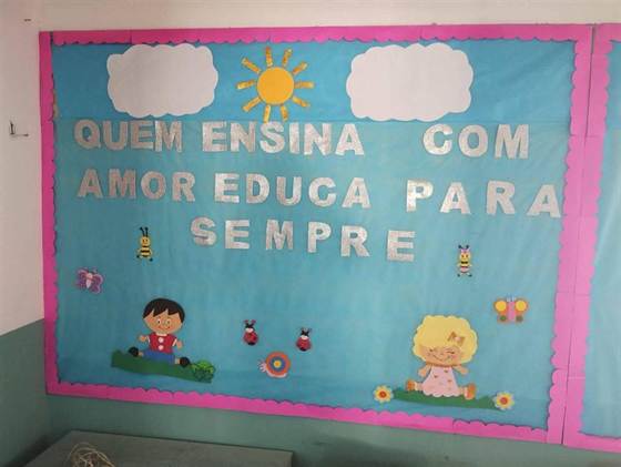 Mural “Quem ensina com amor educa para sempre”